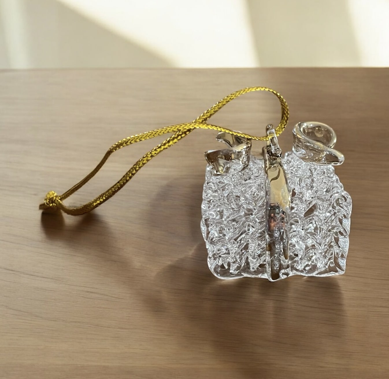 Addobbi natalizi pacco regalo vetro e metallo oro