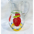 Brocca in vetro dipinto a mano decoro mele e pere Studio Pitti hand-painted glass jug with apple and pear decor.