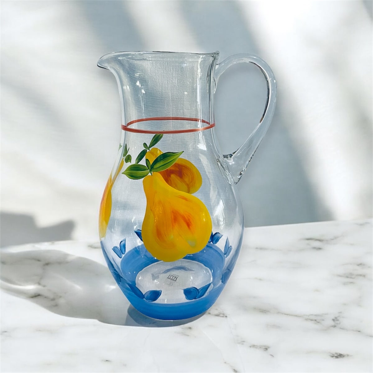 Brocca in vetro dipinto a mano decoro mele Studio Pitti hand-painted glass pitcher with pear design.