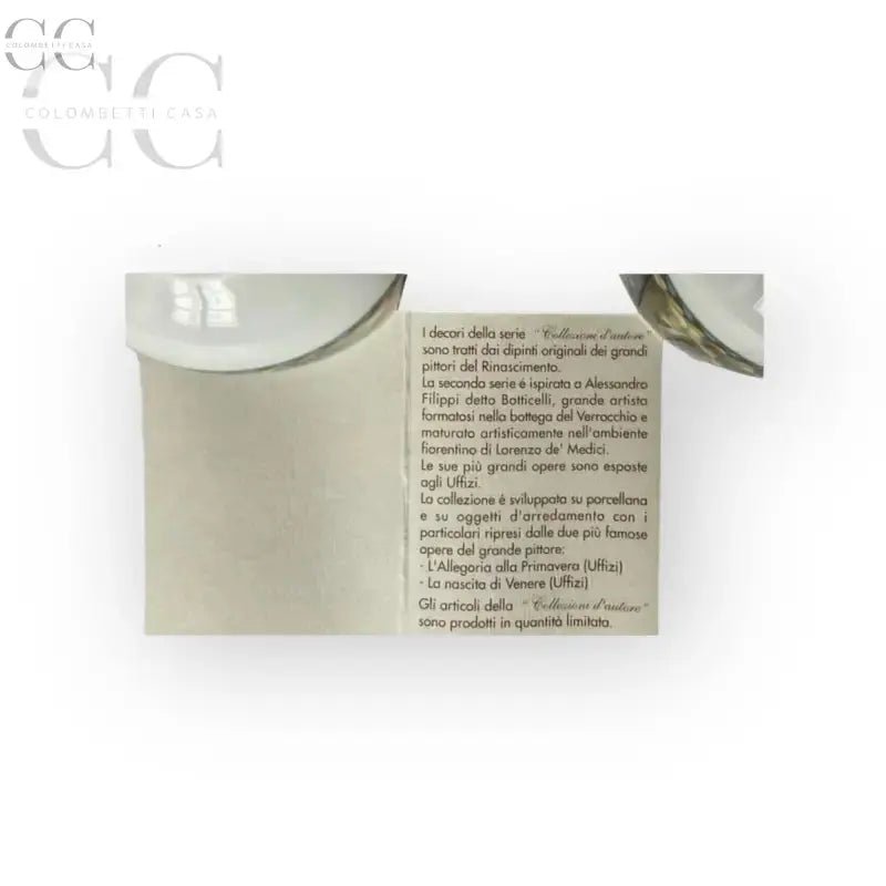 Piatto decorativo in porcellana ispirato all’arte del Rinascimento con tazzine