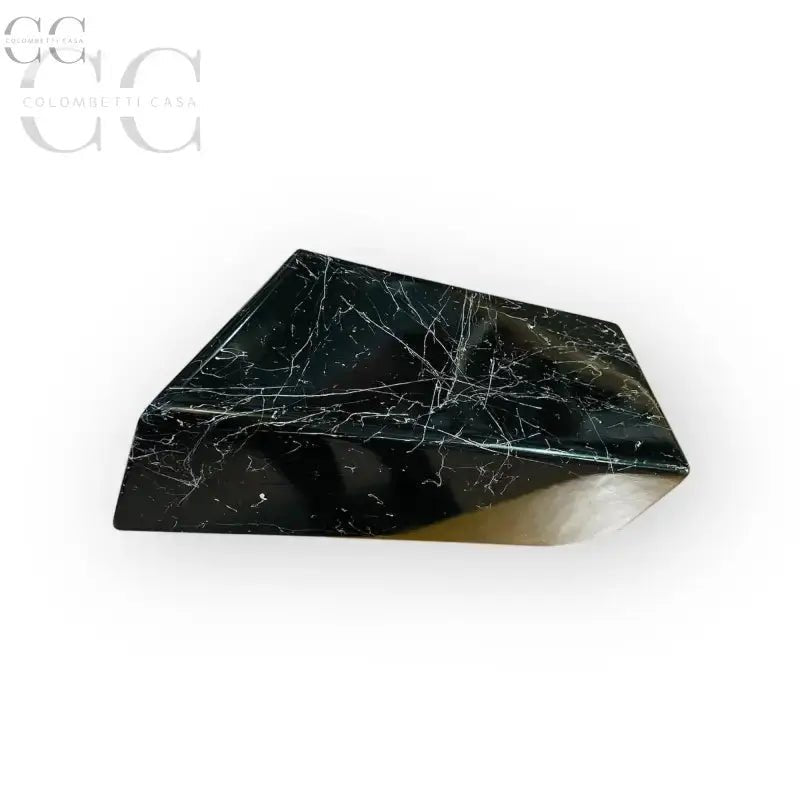 Scultura geometrica in marmo nero del prodotto Ceppo nero marmorizzato bianco laccato lucido in legno Montana