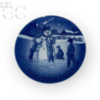 Piatto Natale 2003 Bing Grondahl con bambini che costruiscono un pupazzo di neve