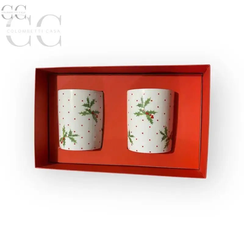 Due tazze in porcellana Richard Ginori con motivo di agrifoglio in una scatola rossa