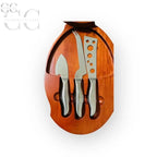 Set coltelli formaggio con tagliere in legno, elegante e funzionale per servire formaggi