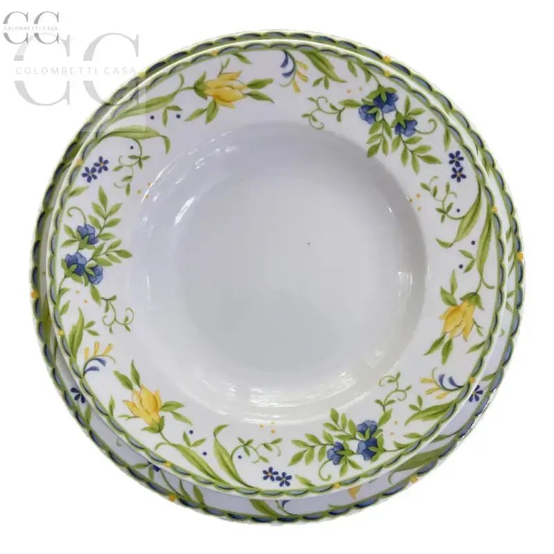 Set di piatti in porcellana Limoges con motivi floreali su ciotole bianche