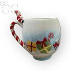 Tazza Santa’s Pause con manico a bastoncino di zucchero e figura di Babbo Natale