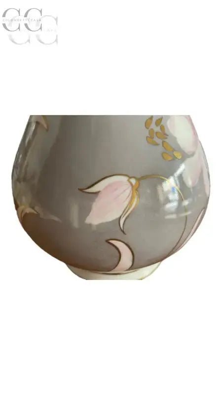 Vaso porcellana di Limoges decorato a mano con design floreale rosa su sfondo grigio